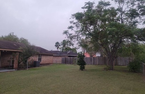 Brownsville Casa | Cozy Quiet House in the heart of Brownsville
