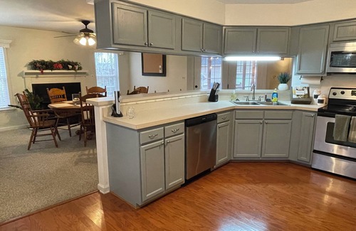Jacksonville Casa | Cozy Quiet Private Home in Established Neighborhood Close to Base & Beach!