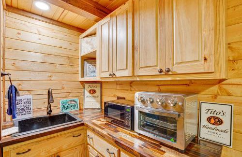 Quitman Casa | Cozy Quitman Fishing Cabin Near Lake Fork!
