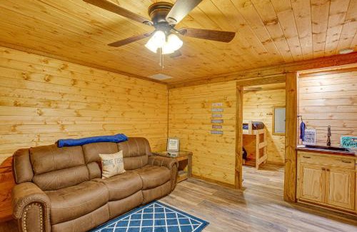 Quitman Casa | Cozy Quitman Fishing Cabin Near Lake Fork!