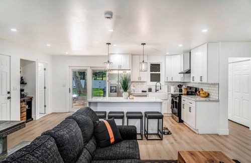 Albrightsville Cabina | Cozy Ranch by the Lake w/Hot Tub in the Mountains