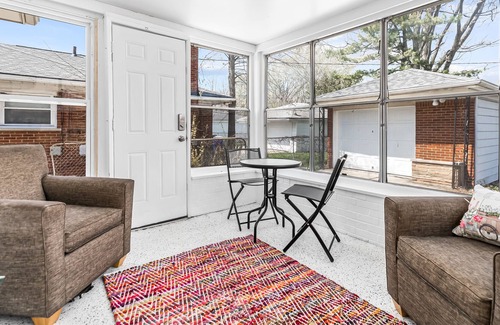 Grosse Pointe Casa | Cozy Ranch Home a Walk from St John's Hospital!