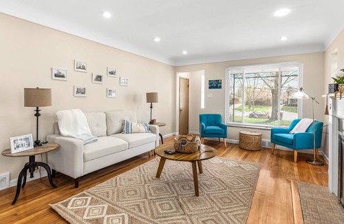 Grosse Pointe Casa | Cozy Ranch Home a Walk from St John's Hospital!