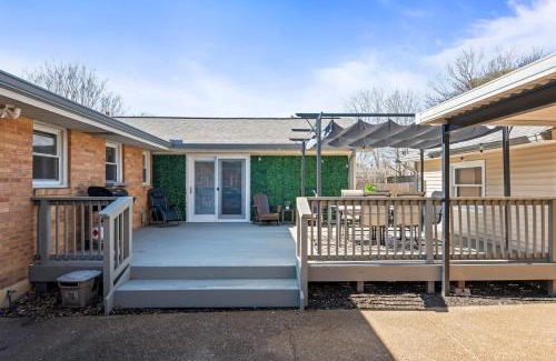 Nashville Casa | Cozy Ranch Retreat-Large Deck & Yard-10 Mins to Downtown