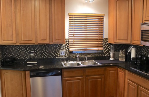 Drayton Plains Casa | Cozy Ranch