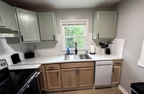 Danville Casa | Cozy Red Door Cottage - 5 mins from Casino