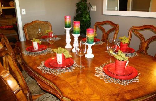 Forest Park Casa | Cozy, Relaxing 4-Bedroom House in Forest Park