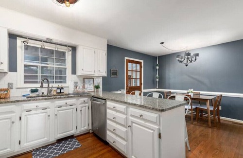 Carriage Hills Casa | Cozy & Relaxing Home, Hot Tub, Fire Pit, Deck