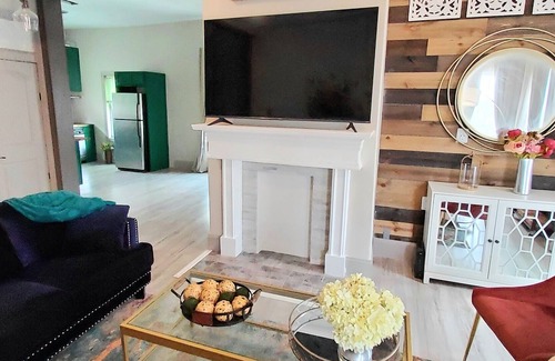 Eastside Apartamento | Cozy Remodeled Historic House 12 minutes walk to Forsyth Park