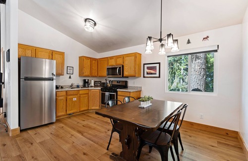 Duck Creek Village Cabina | Cozy & Renovated 2BR Moose Cabin in the Forest