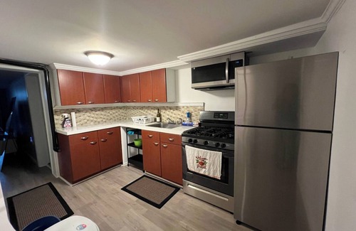 Teaneck Apartamento | Cozy renovated 2 bedroom basement unit !