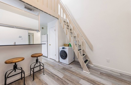 West Campus Apartamento | Cozy Renovated 2 Bedroom Apt Near Downtown