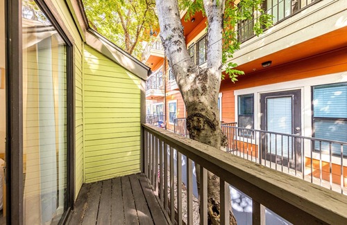 West Campus Apartamento | Cozy Renovated 2 Bedroom Apt Near Downtown