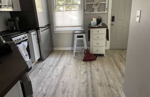 Hitch Village - Fred Wessels Homes Casa | Cozy renovated downtown house w/office