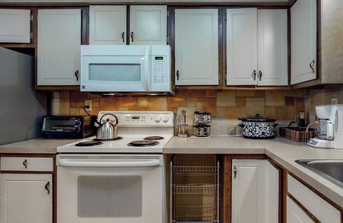 Sapphire Apartamento | Cozy renovated townhome with mountain views in Sapphire, North Carolina!
