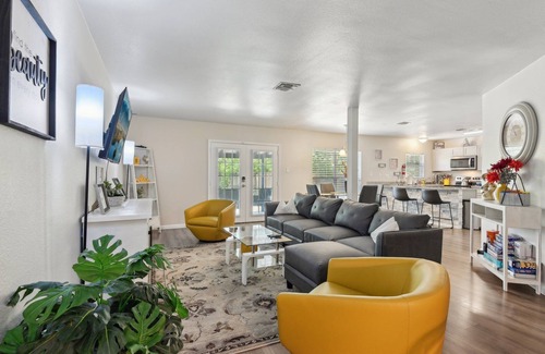 Babcock North Casa | Cozy Rental Near Medical Center, UTSA, Six Flags, Lackland AFB, La Cantera, Rim