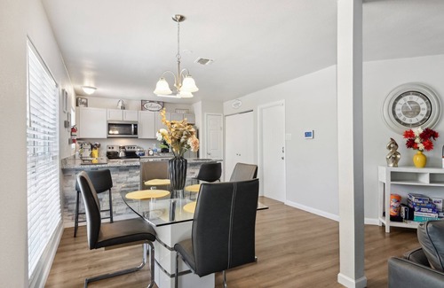 Babcock North Casa | Cozy Rental Near Medical Center, UTSA, Six Flags, Lackland AFB, La Cantera, Rim