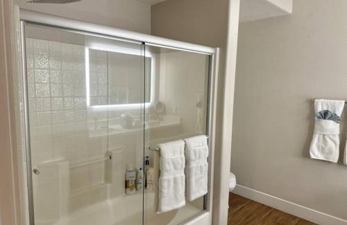Westwood Apartamento | Cozy Resort-Style Experience - Garden View