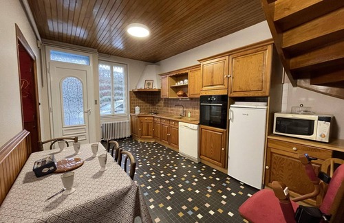 Ferrieres-sur-Sichon Cabaña | **Gîte confortable avec terrasse, proche des activités et UNESCO, animaux acceptés**