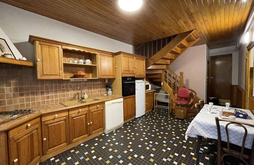 Ferrieres-sur-Sichon Cabaña | **Gîte confortable avec terrasse, proche des activités et UNESCO, animaux acceptés**