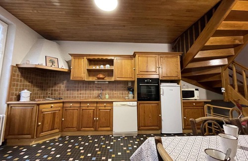 Ferrieres-sur-Sichon Cabaña | **Gîte confortable avec terrasse, proche des activités et UNESCO, animaux acceptés**