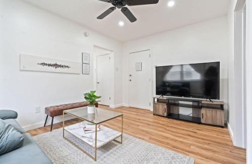 North Bergen Apartamento | Cozy Retreat 15Min to NYC MetLife Mall FREE Parking