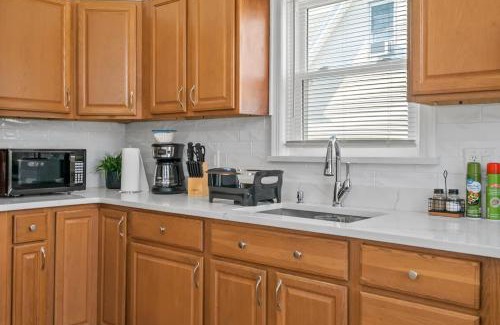 North Bergen Apartamento | Cozy Retreat 15Min to NYC MetLife Mall FREE Parking