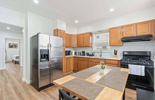 North Bergen Apartamento | Cozy Retreat 15Min to NYC, MetLife, Mall + Free Parking