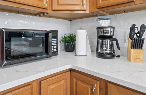 North Bergen Apartamento | Cozy Retreat 15Min to NYC, MetLife, Mall + Free Parking
