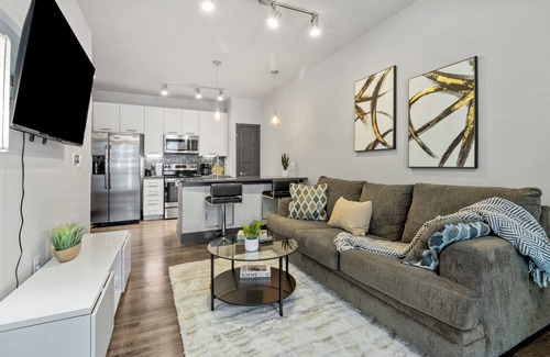 Chestnut Apartamento | Cozy Retreat Close to Capitol & LBJ Library - WiFi