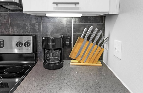 Chestnut Apartamento | Cozy Retreat Close to Capitol & LBJ Library - WiFi