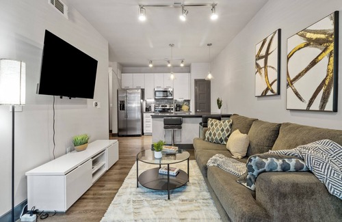 Chestnut Apartamento | Cozy Retreat Close to Capitol & LBJ Library - WiFi