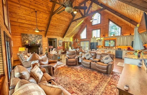 Shenandoah Casa | Cozy Retreat - Hot tub - Fire Pit - Game Room - 4 King Bedrooms
