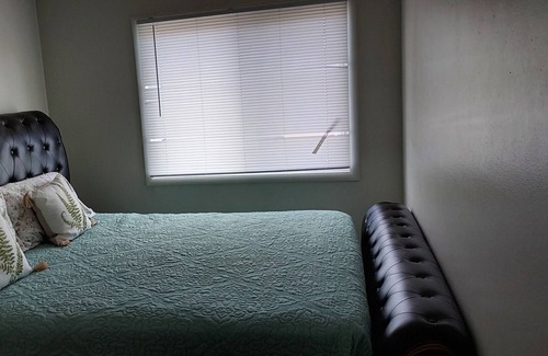 Hanover Park Apartamento | Cozy retreat in a two bedroom apartment