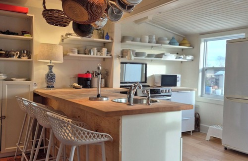Port Williams Cabaña | Cozy retreat in Annapolis Valley wine country with hot tub.