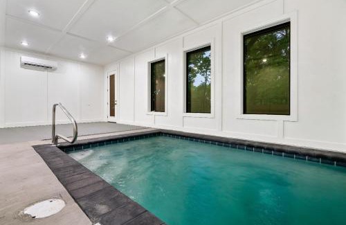 Sevierville Casa | Cozy Retreat Luxurious stay with Pool & Hot Tub