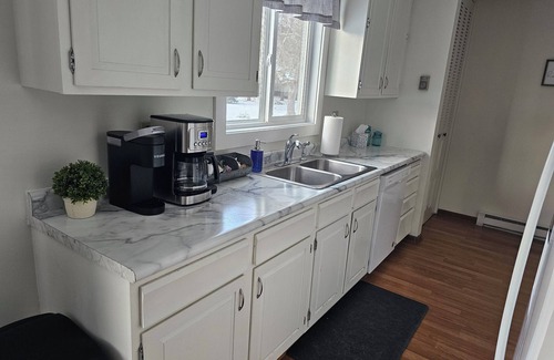 Lisbon Casa | Cozy Retreat near main street. Charming 3-bedroom house in lovely Lisbon.