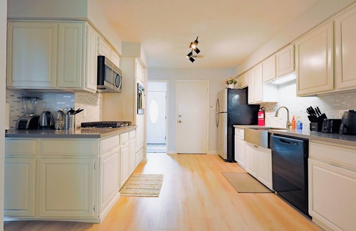 Riverside Terrace Casa | Cozy Retreat near NRG stadium & Medical Center - Patio Grill - Pet Friendly