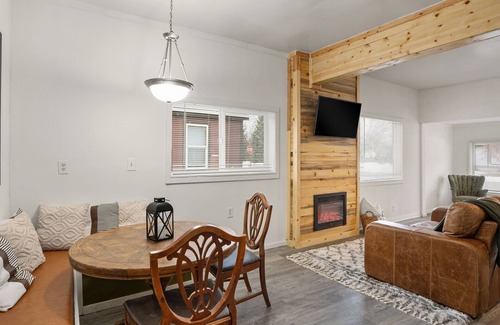 Ponderay Casa | Cozy retreat near Sandpoint, Idaho. Close to Downtown, the lake and skiing.