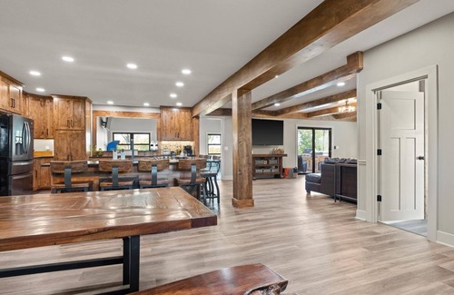 Ray County Casa | Cozy retreat on small acreage, 10 minutes from Excelsior Springs!