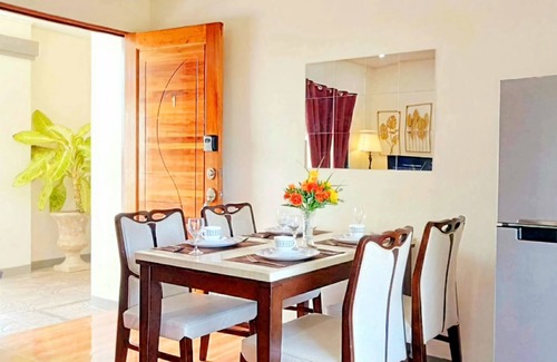 Liloan Apartamento | Cozy Retreat w/ Full Kitchen & Balcony + Garden View