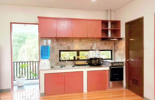 Liloan Apartamento | Cozy Retreat w/ Full Kitchen & Balcony + Garden View
