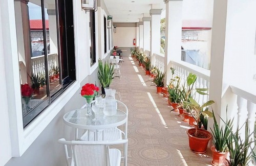 Liloan Apartamento | Cozy Retreat w/ Full Kitchen & Balcony + Garden View