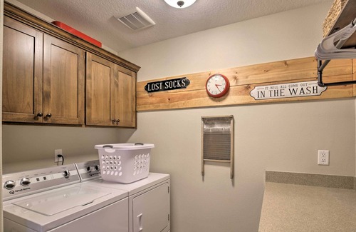 Dallas Casa | Cozy Retreat w/ Private Yard ~ 13 Mi to Salem