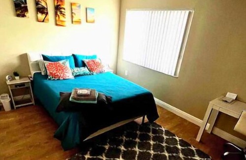 South Miami Apartamento | Cozy retreat with pool, grill, hot tub, gym, pet friendly and free parking,