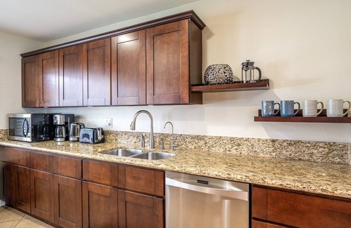 West Hills Casa | Cozy retreat with two master bedrooms & king beds