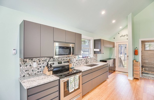 North Kingstown Cabaña | Cozy Rhode Island Retreat w/ Yard, Near Beaches!