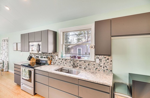 North Kingstown Cabaña | Cozy Rhode Island Retreat w/ Yard, Near Beaches!