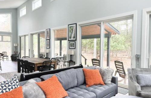 Mayfield Casa | Cozy River Cottage