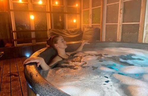 Parnu Casa | Cozy River House with hot tub